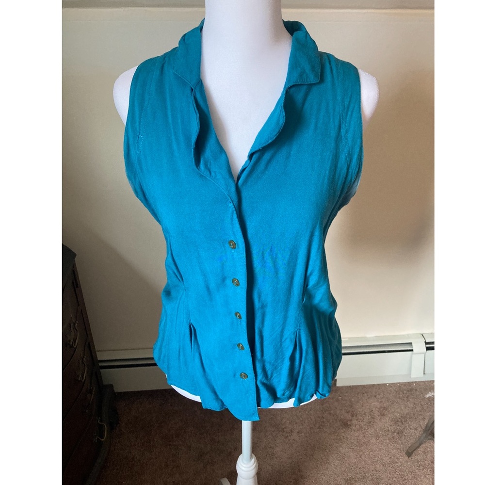 Hunters Run woman’s button down blouse size S